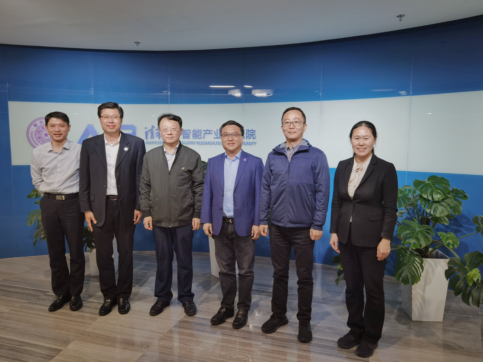 20211012-常务副校长王希勤调研MissAV
-程俐嘉-王希勤一行调研合影-.jpg 20211012-常务副校长王希勤调研MissAV
-程俐嘉-王希勤一行调研合影-.jpg